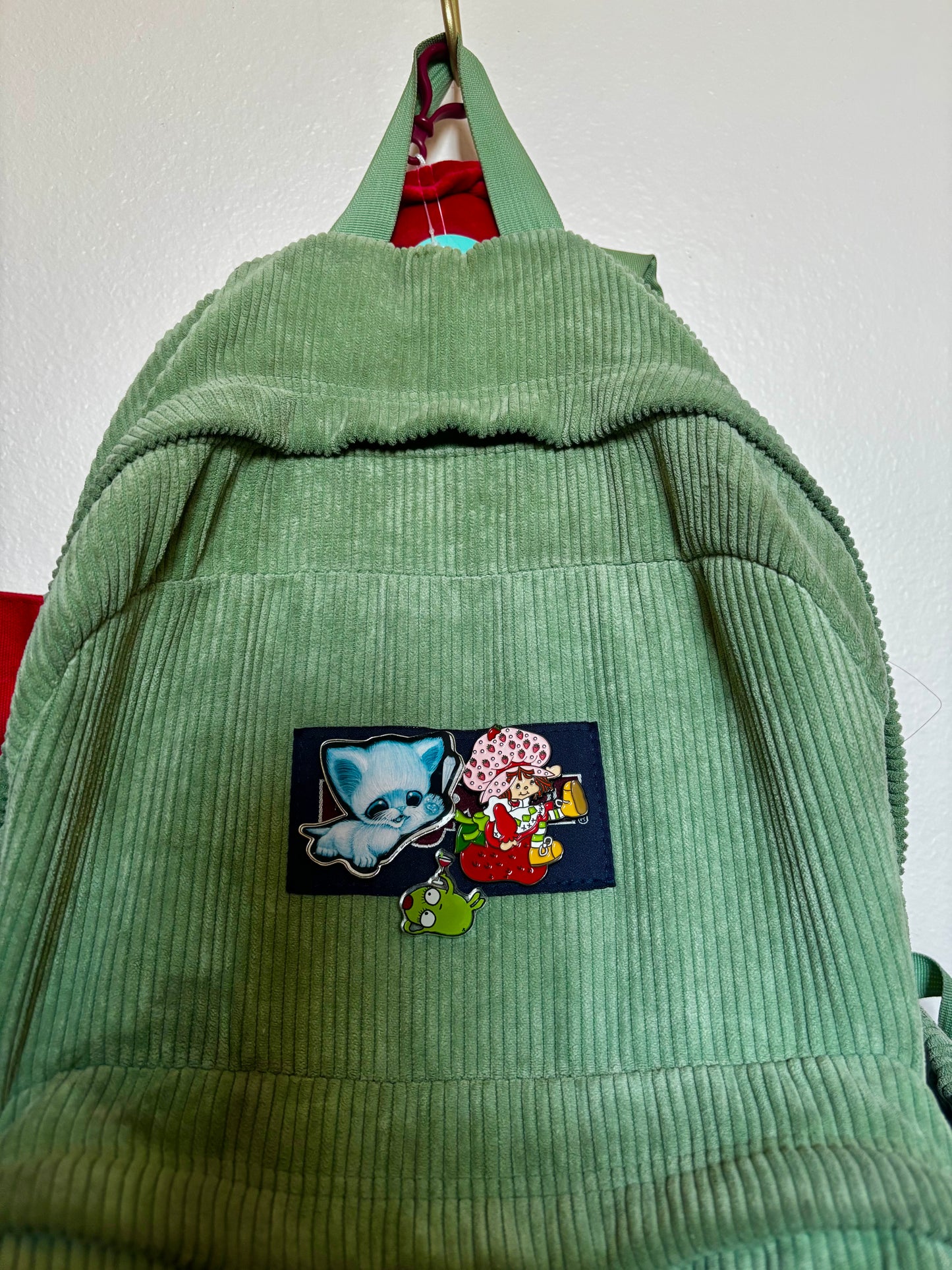 olive enamel pin ๐ซ
