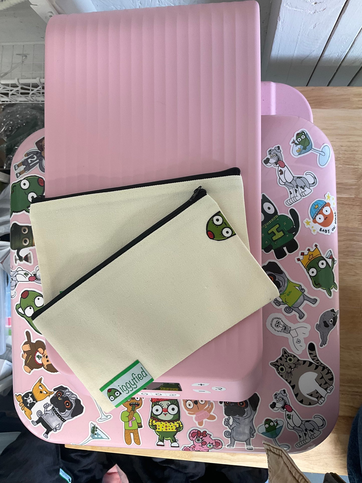 olive and angus pencil pouch pack